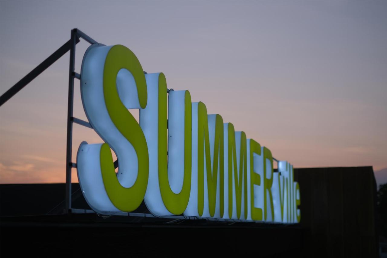 Hotel Summerville Majalengka Exteriör bild
